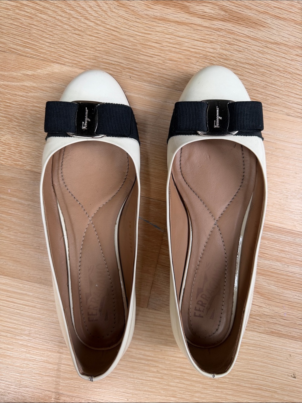 Salvatore Ferragamo Cream Leather Ballet Flats with Black Vara Ribbon
